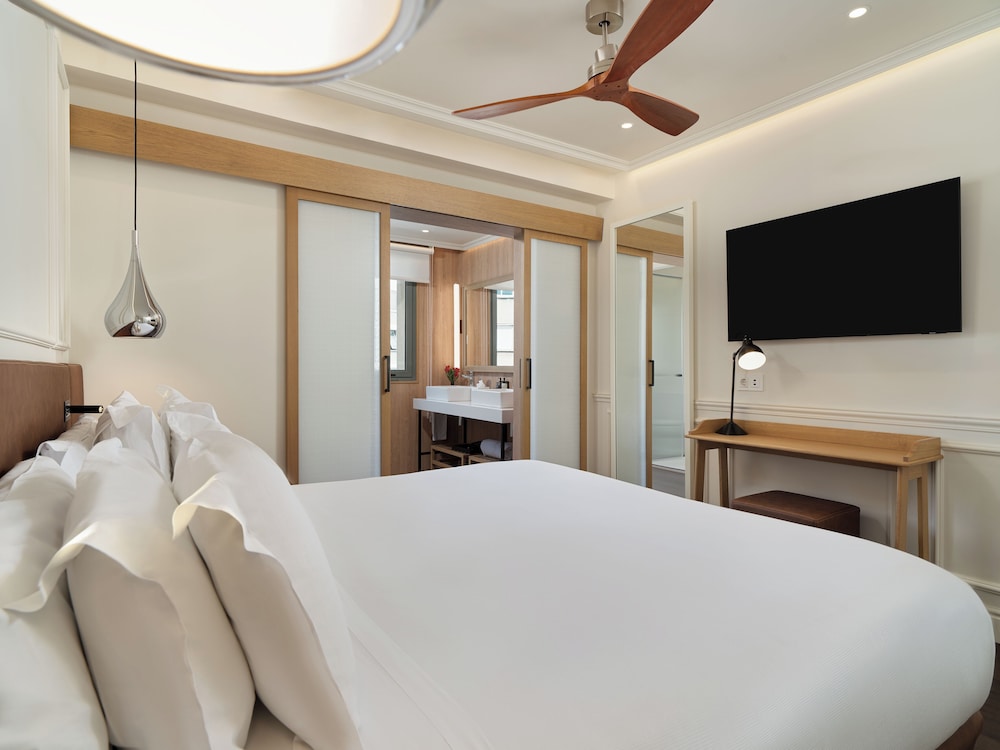 H10 Universitat Hotel — Hotel rooms in Barcelona, Catalonia