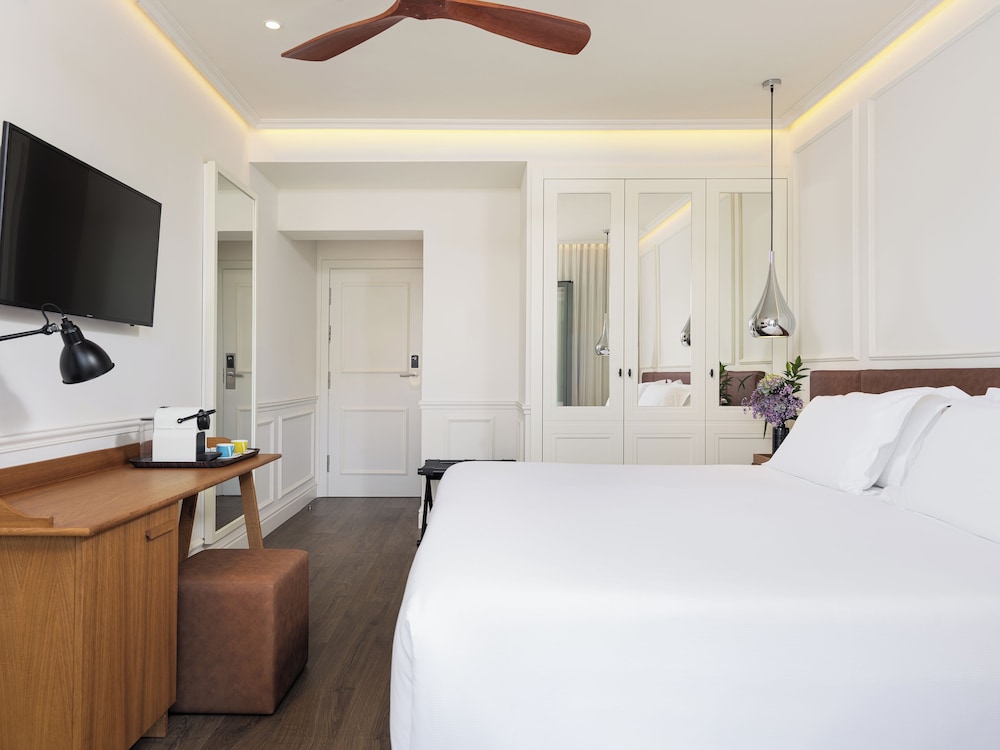 H10 Universitat Hotel — Hotel rooms in Barcelona, Catalonia