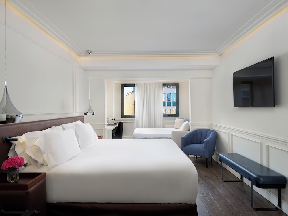 H10 Universitat Hotel — Hotel rooms in Barcelona, Catalonia