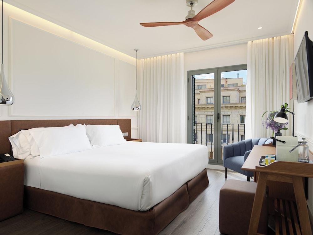 H10 Universitat Hotel — Hotel rooms in Barcelona, Catalonia