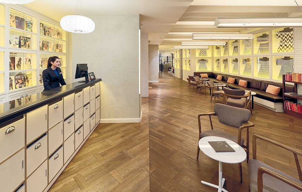 H10 Universitat Hotel — Hotel building in Barcelona, Catalonia