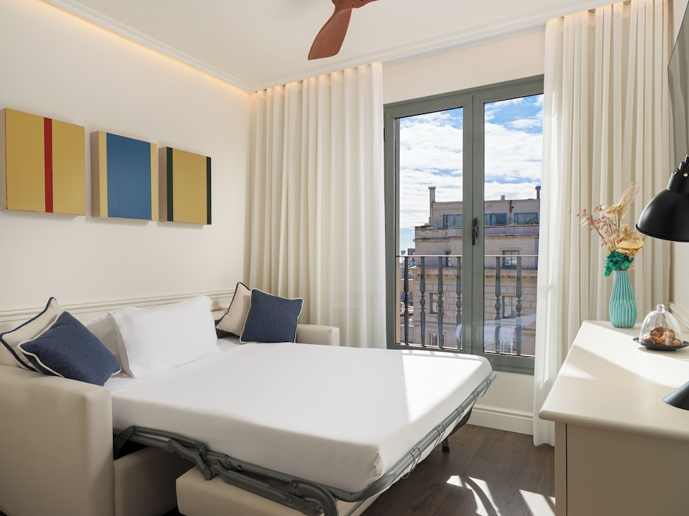 H10 Universitat Hotel — Hotel rooms in Barcelona, Catalonia