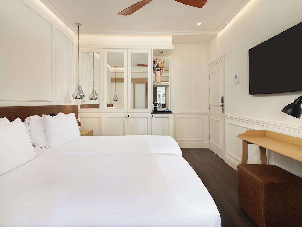 H10 Universitat Hotel — Hotel rooms in Barcelona, Catalonia
