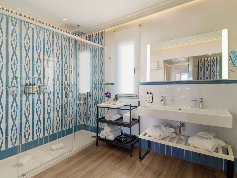 H10 Universitat Hotel — Hotel rooms in Barcelona, Catalonia