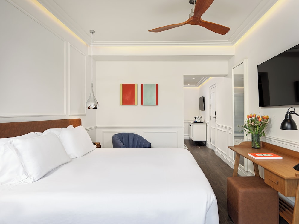 H10 Universitat Hotel — Hotel rooms in Barcelona, Catalonia