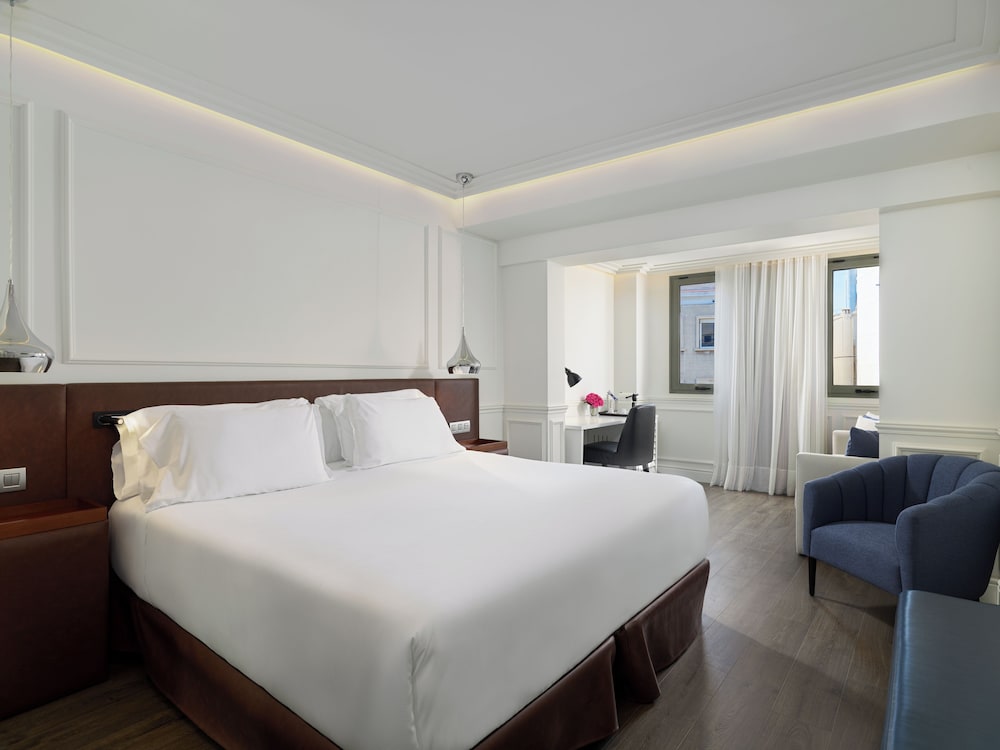H10 Universitat Hotel — Hotel rooms in Barcelona, Catalonia