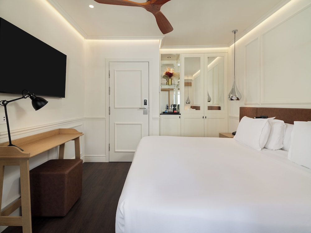 H10 Universitat Hotel — Hotel rooms in Barcelona, Catalonia