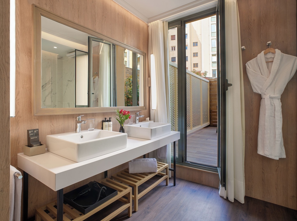 H10 Universitat Hotel — Hotel rooms in Barcelona, Catalonia