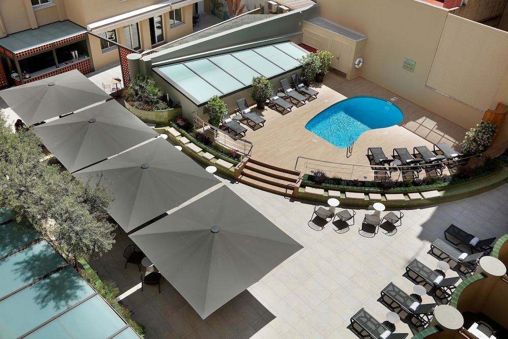Hotel HCC MontBlanc — Swimming pool in Barcelona, Catalonia