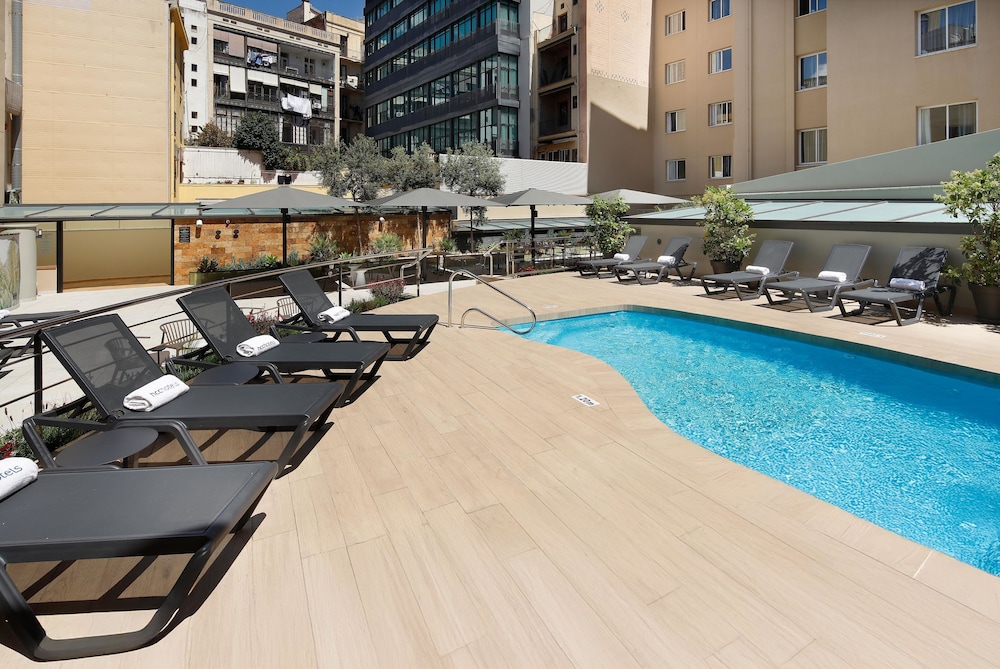 Hotel HCC MontBlanc — Swimming pool in Barcelona, Catalonia