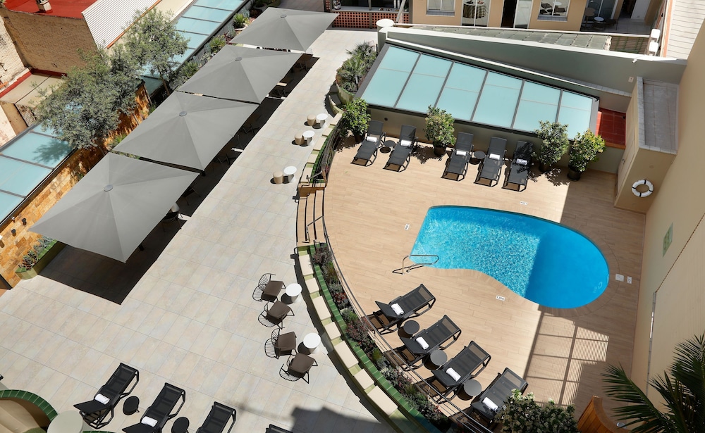 Hotel HCC MontBlanc — Swimming pool in Barcelona, Catalonia