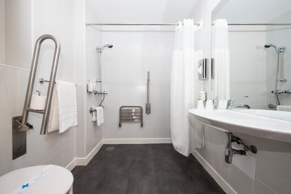 Holiday Inn Express Barcelona City 22@ by IHG — Hotel rooms in Barcelona, Catalonia