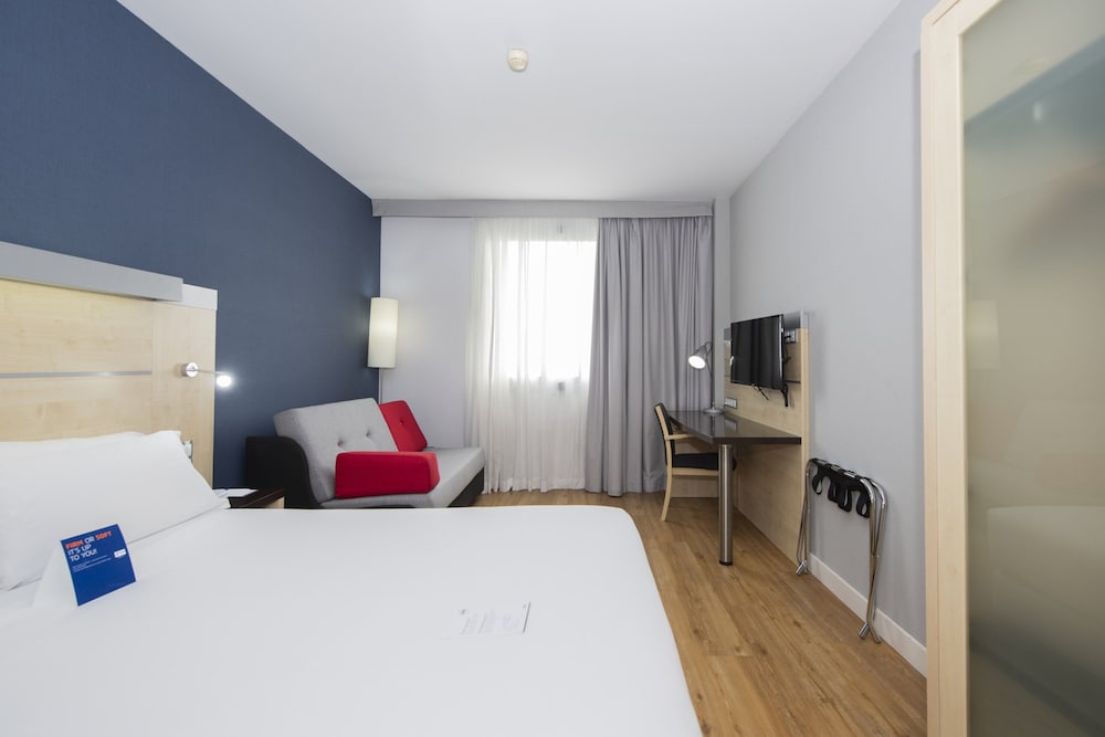 Holiday Inn Express Barcelona City 22@ by IHG — Hotel rooms in Barcelona, Catalonia
