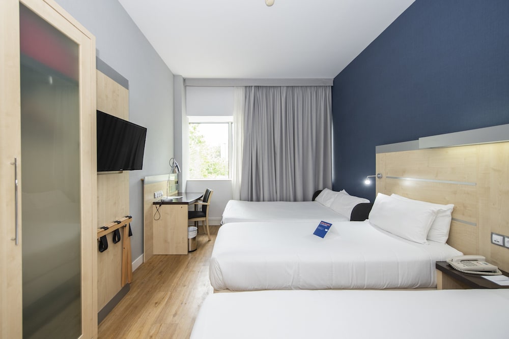 Holiday Inn Express Barcelona City 22@ by IHG — Hotel rooms in Barcelona, Catalonia