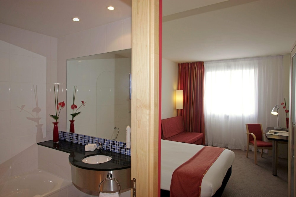 Holiday Inn Express Barcelona City 22@ by IHG — Hotel rooms in Barcelona, Catalonia