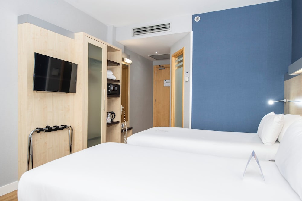 Holiday Inn Express Barcelona City 22@ by IHG — Hotel rooms in Barcelona, Catalonia