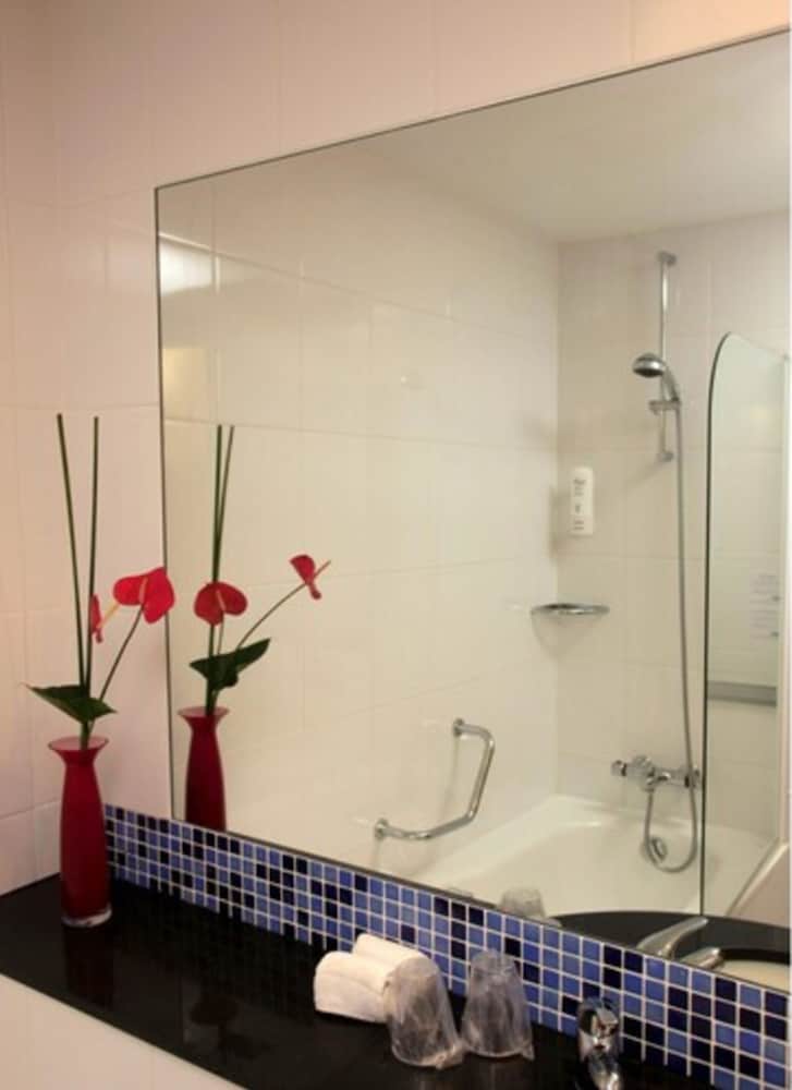 Holiday Inn Express Barcelona City 22@ by IHG — Hotel rooms in Barcelona, Catalonia