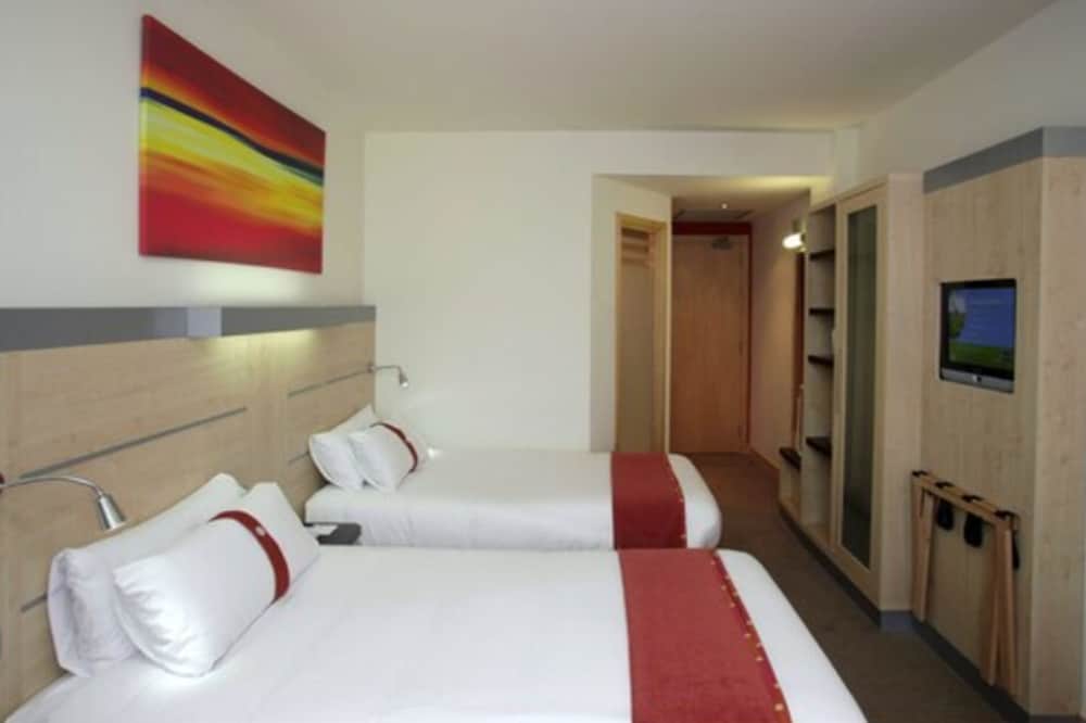 Holiday Inn Express Barcelona City 22@ by IHG — Hotel rooms in Barcelona, Catalonia