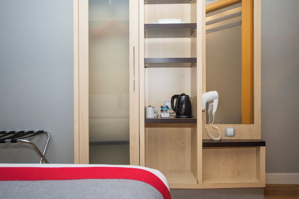Holiday Inn Express Barcelona City 22@ by IHG — Hotel rooms in Barcelona, Catalonia