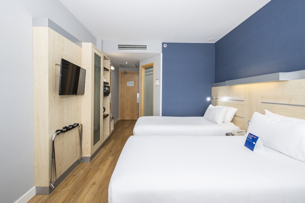Holiday Inn Express Barcelona City 22@ by IHG — Hotel rooms in Barcelona, Catalonia