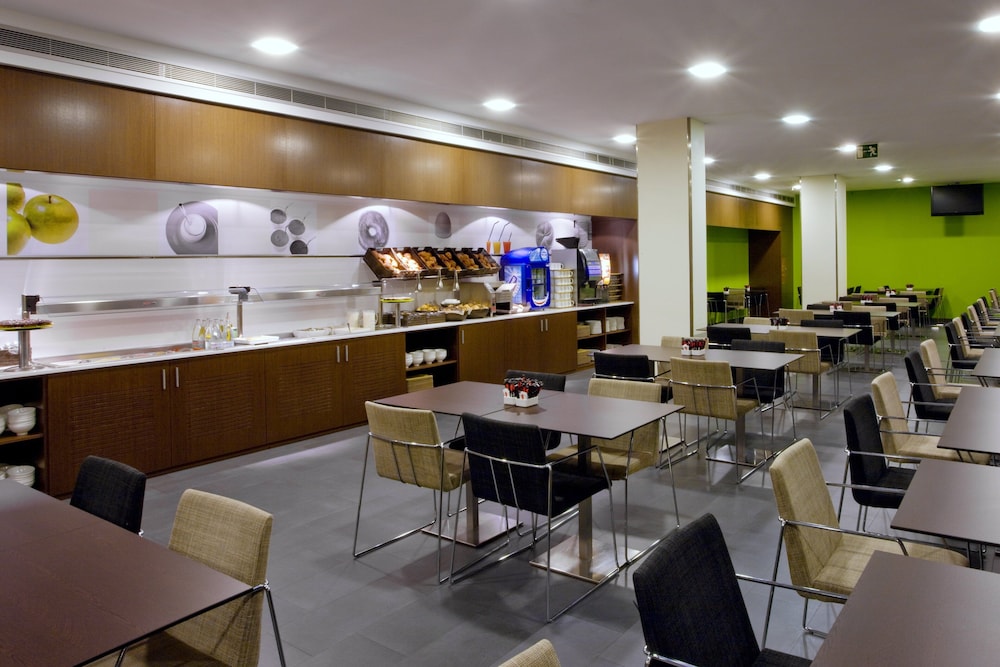 Holiday Inn Express Barcelona City 22@ by IHG — Restaurant & bars in Barcelona, Catalonia