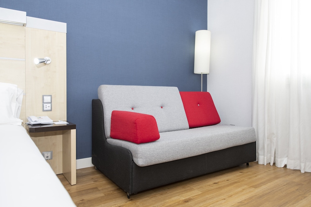 Holiday Inn Express Barcelona City 22@ by IHG — Hotel rooms in Barcelona, Catalonia