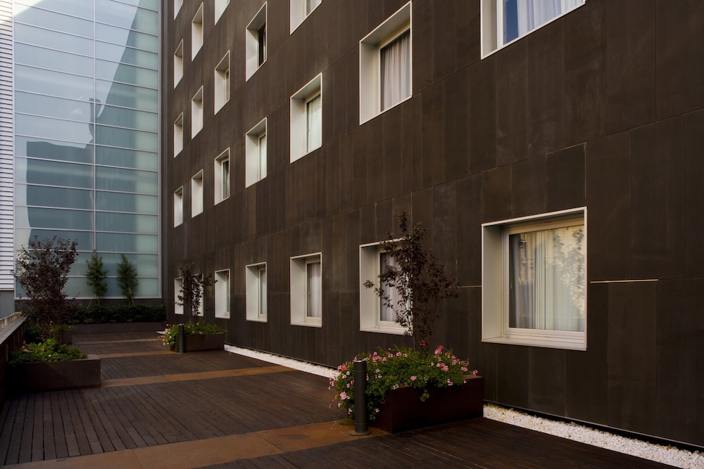 Holiday Inn Express Barcelona City 22@ by IHG — Hotel building in Barcelona, Catalonia