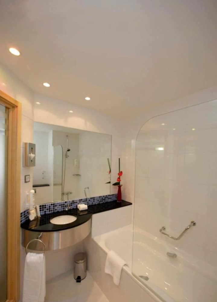 Holiday Inn Express Barcelona City 22@ by IHG — Hotel rooms in Barcelona, Catalonia