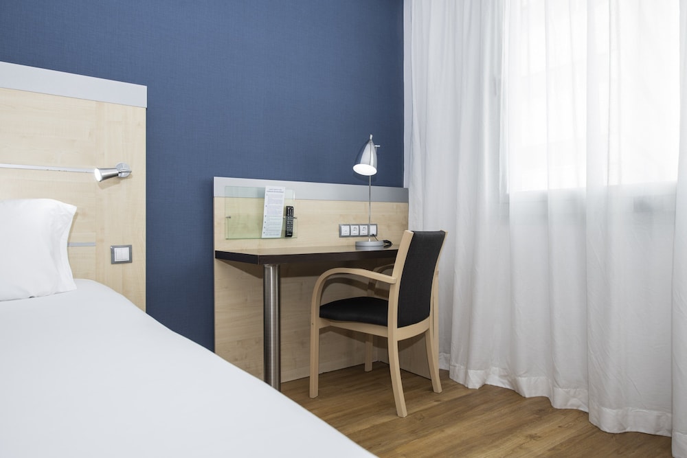 Holiday Inn Express Barcelona City 22@ by IHG — Hotel rooms in Barcelona, Catalonia