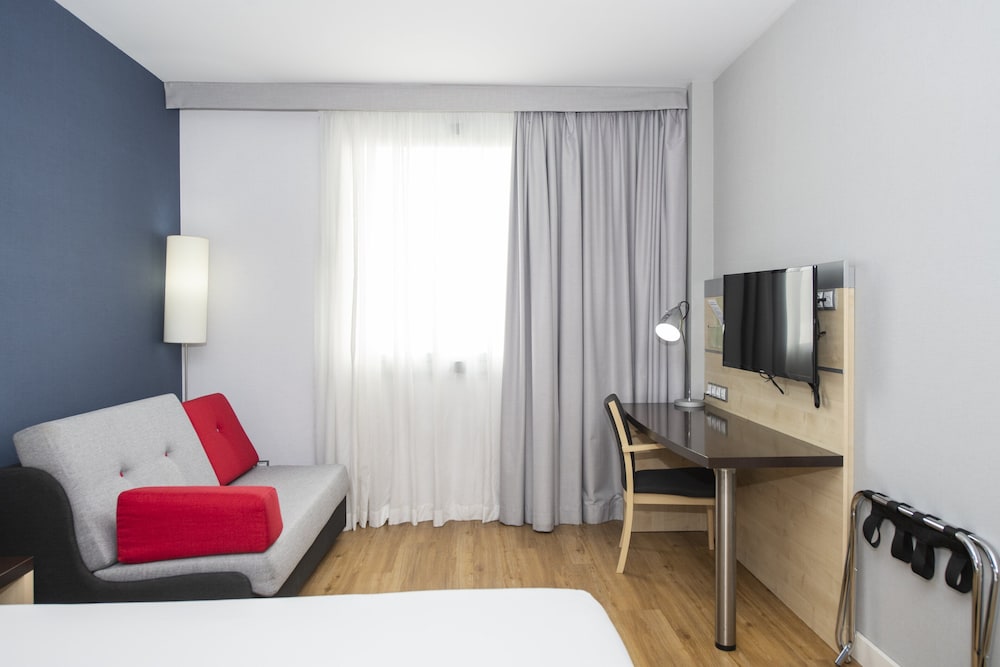 Holiday Inn Express Barcelona City 22@ by IHG — Hotel rooms in Barcelona, Catalonia