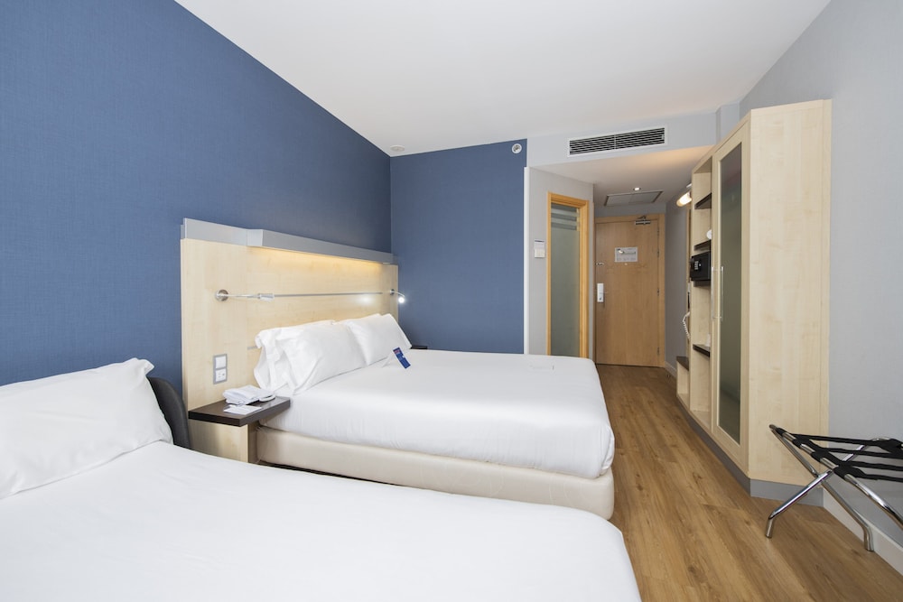 Holiday Inn Express Barcelona City 22@ by IHG — Hotel rooms in Barcelona, Catalonia