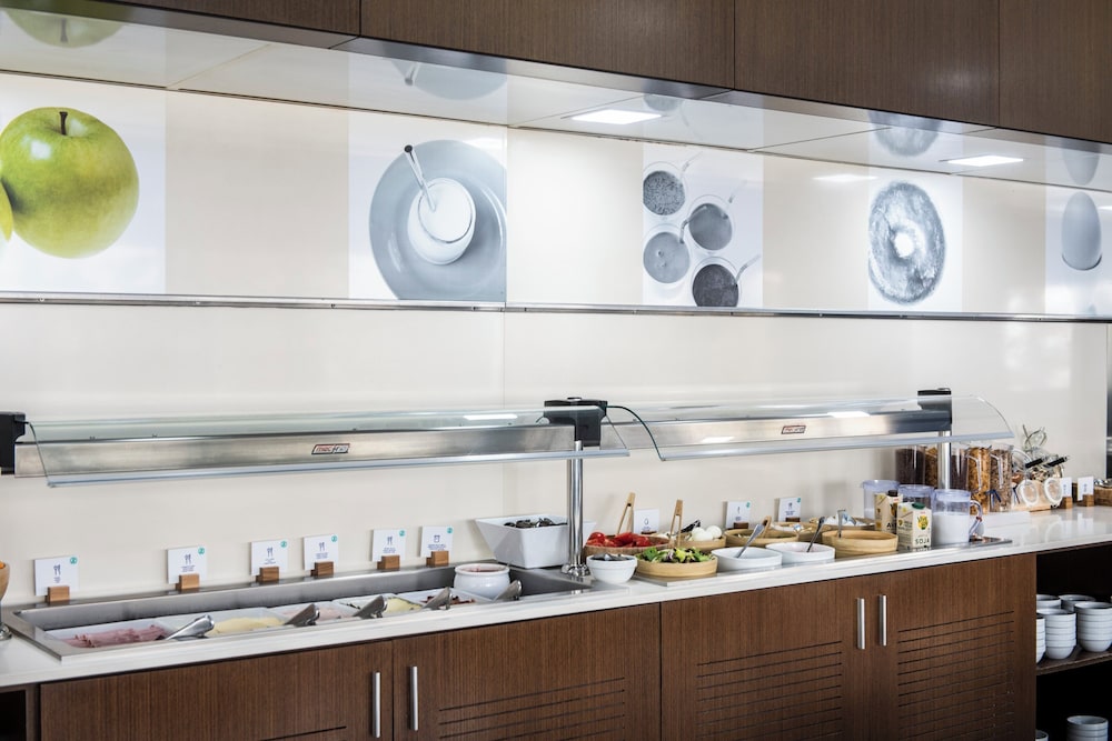 Holiday Inn Express Barcelona City 22@ by IHG — Restaurant & bars in Barcelona, Catalonia