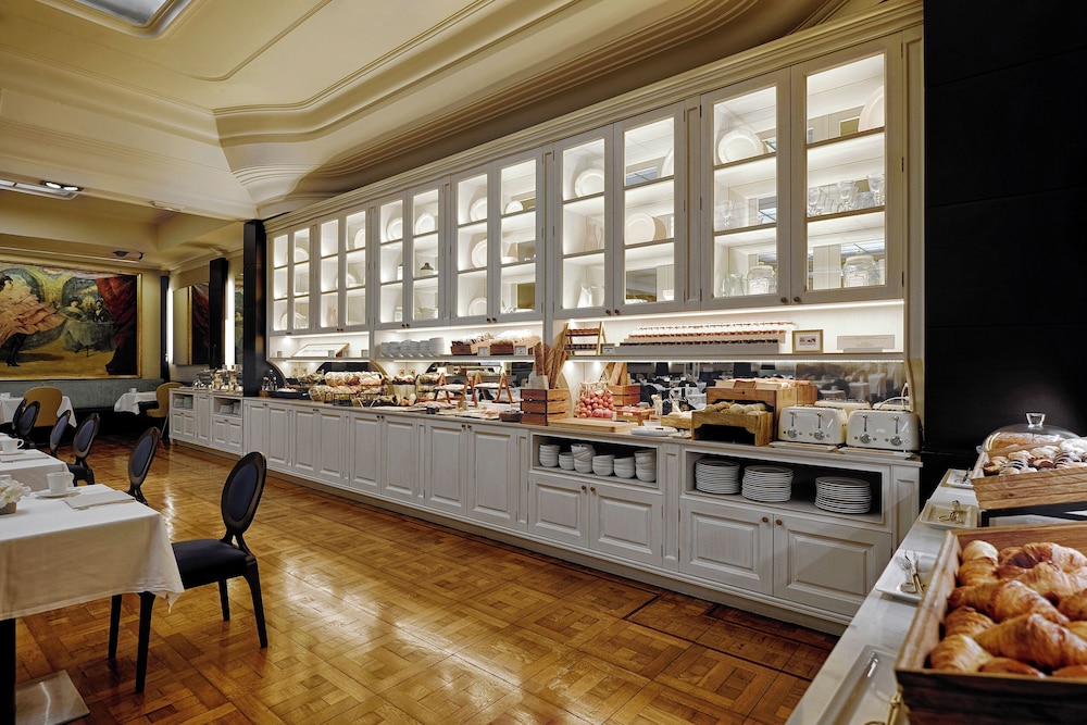El Avenida Palace Hotel — Restaurant & bars in Barcelona, Catalonia