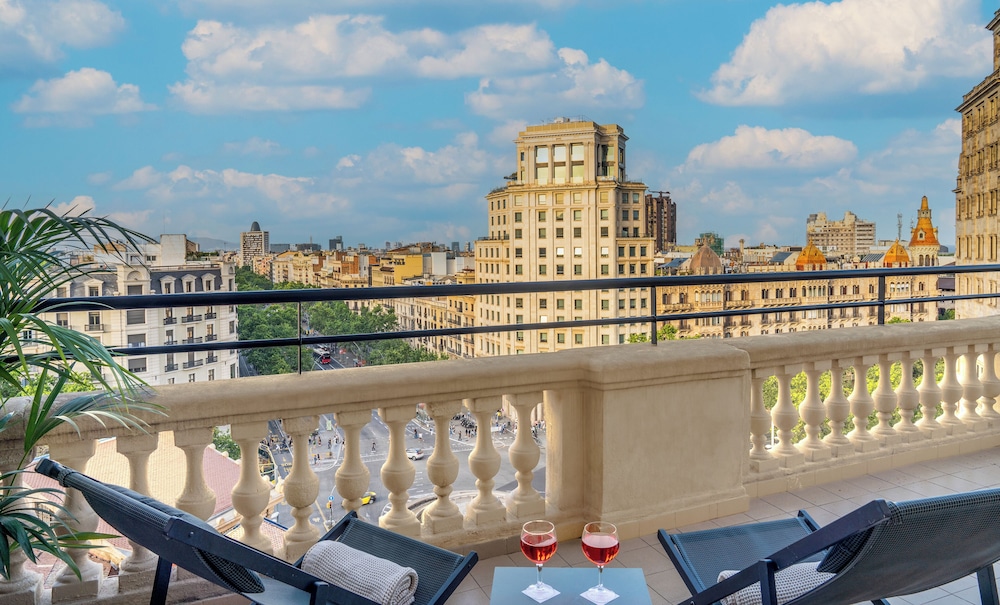 El Avenida Palace Hotel — Attractions in the area in Barcelona, Catalonia
