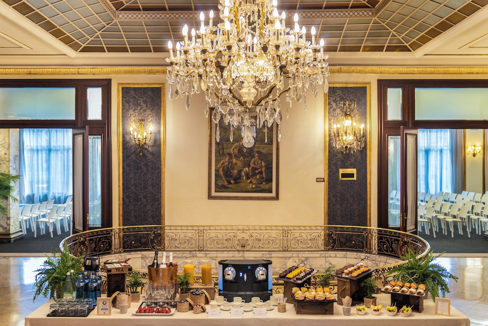 El Avenida Palace Hotel — Restaurant & bars in Barcelona, Catalonia