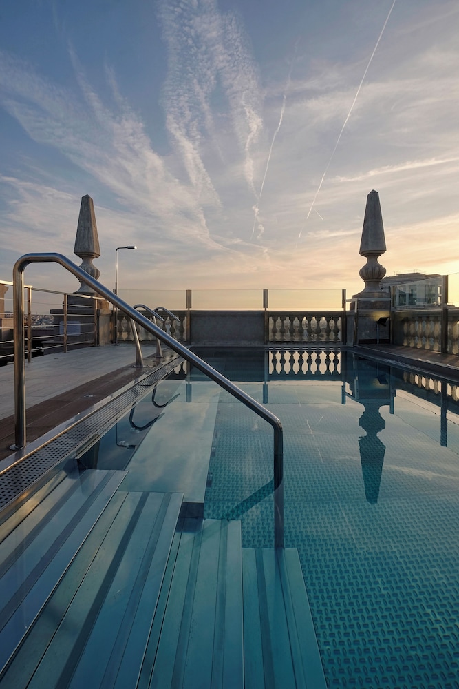 El Avenida Palace Hotel — Swimming pool in Barcelona, Catalonia