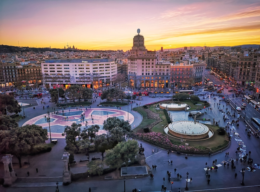 El Avenida Palace Hotel — Attractions in the area in Barcelona, Catalonia
