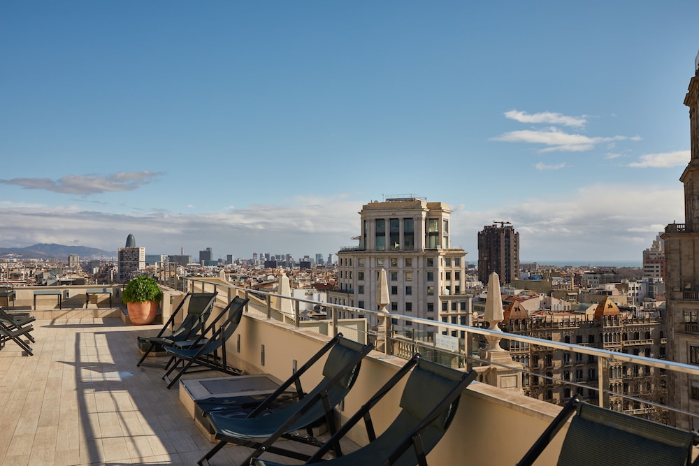 El Avenida Palace Hotel — Attractions in the area in Barcelona, Catalonia
