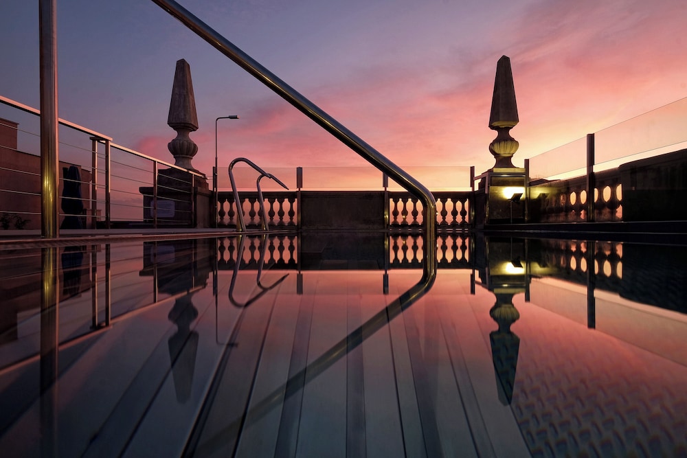 El Avenida Palace Hotel — Swimming pool in Barcelona, Catalonia