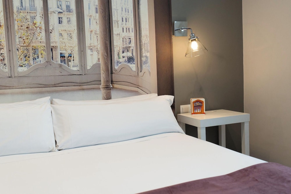 Mesón Castilla Atiram Hotel — Hotel rooms in Barcelona, Catalonia