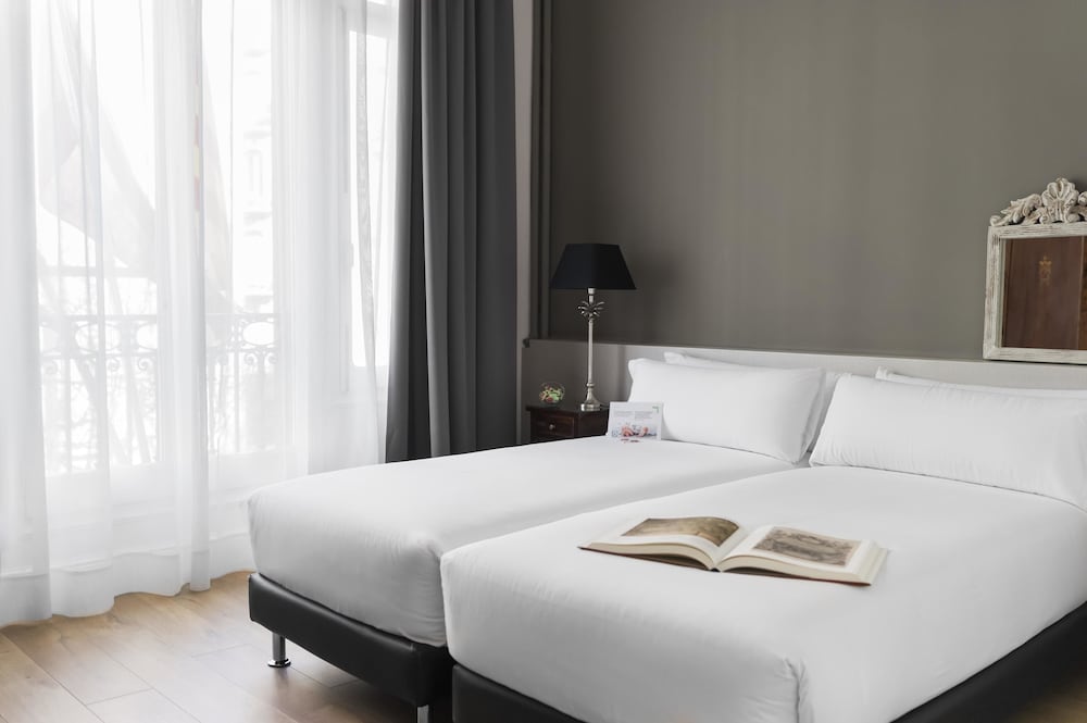 Mesón Castilla Atiram Hotel — Hotel rooms in Barcelona, Catalonia
