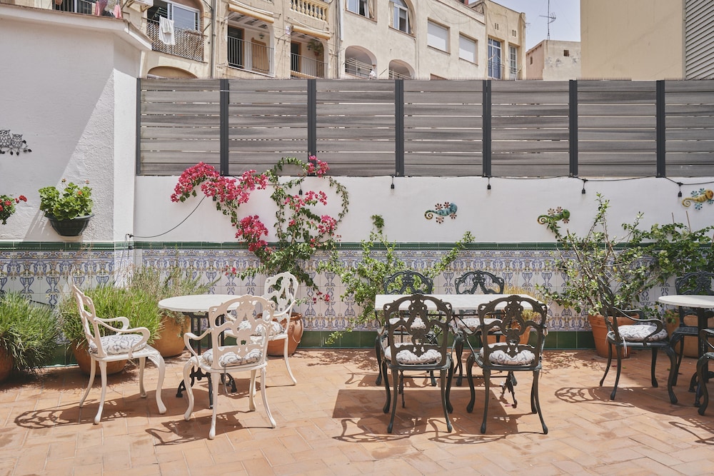 Mesón Castilla Atiram Hotel — Hotel building in Barcelona, Catalonia