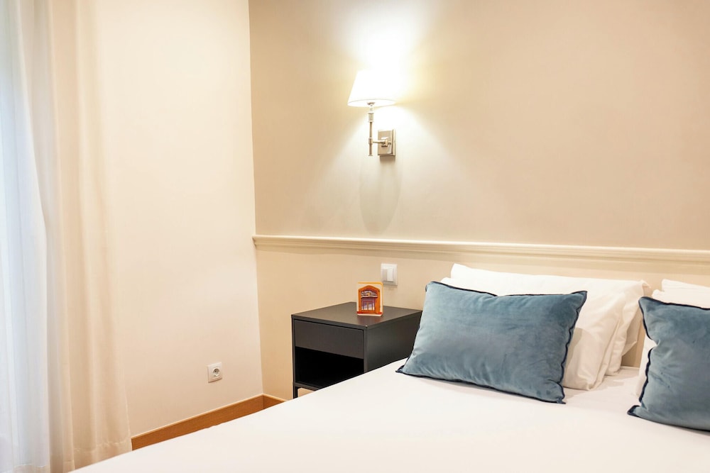 Mesón Castilla Atiram Hotel — Hotel rooms in Barcelona, Catalonia