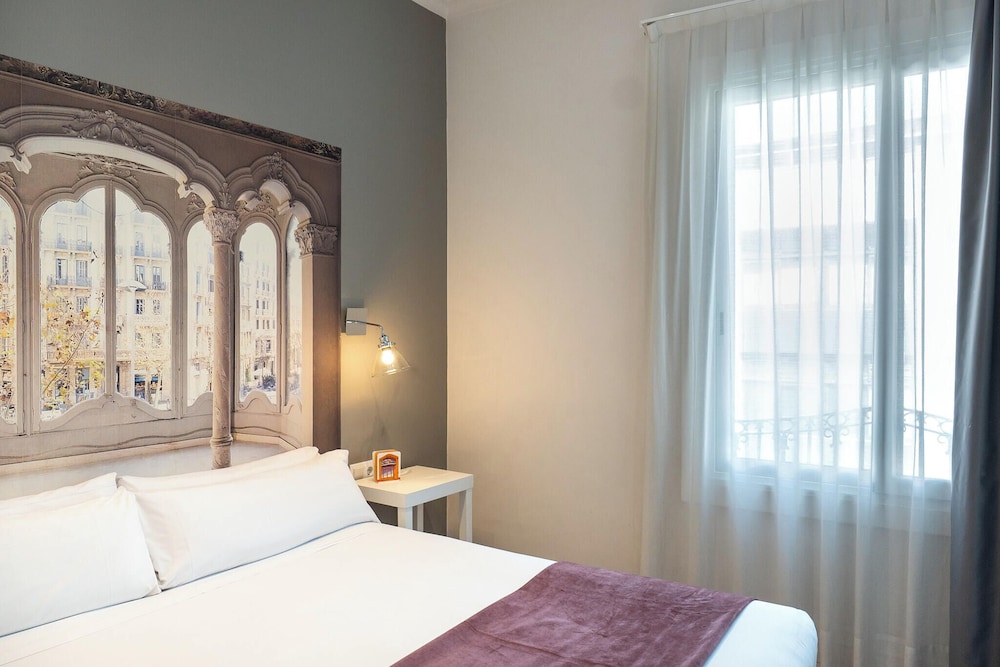 Mesón Castilla Atiram Hotel — Hotel rooms in Barcelona, Catalonia