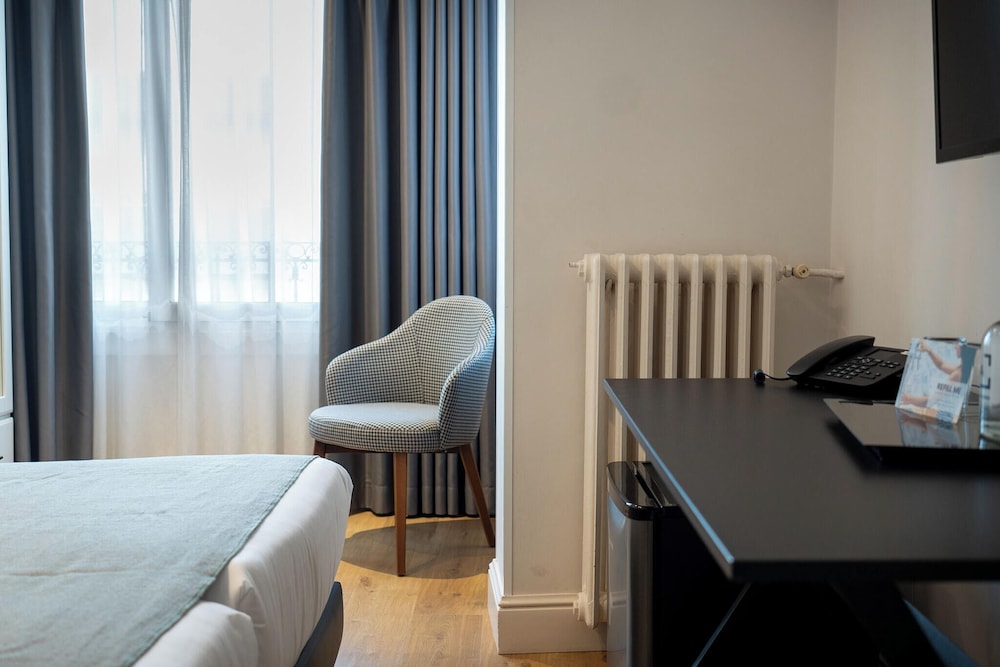 Mesón Castilla Atiram Hotel — Hotel rooms in Barcelona, Catalonia