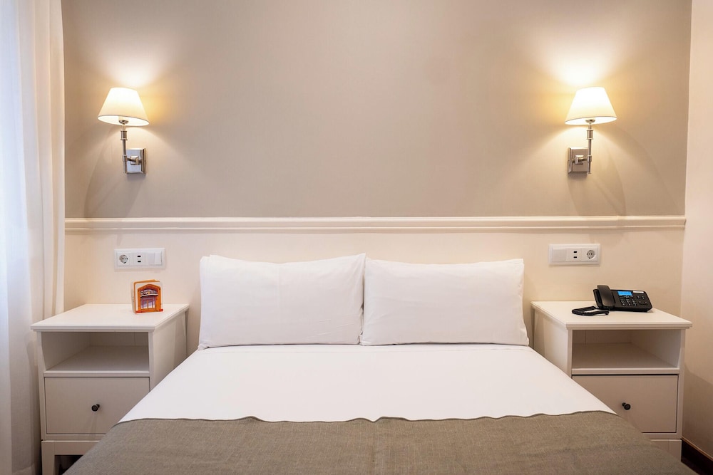 Mesón Castilla Atiram Hotel — Hotel rooms in Barcelona, Catalonia