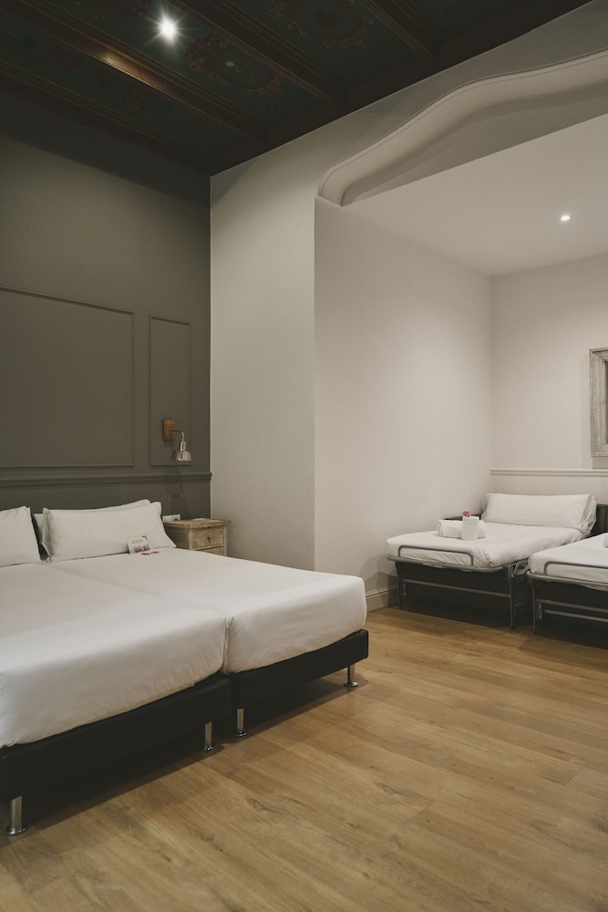 Mesón Castilla Atiram Hotel — Hotel rooms in Barcelona, Catalonia