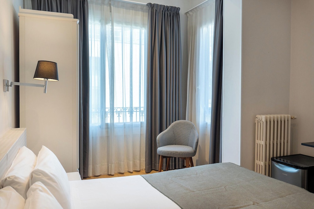 Mesón Castilla Atiram Hotel — Hotel rooms in Barcelona, Catalonia