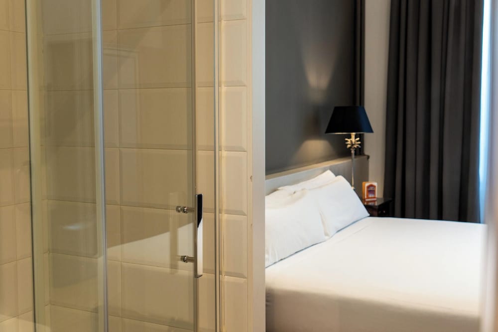 Mesón Castilla Atiram Hotel — Hotel rooms in Barcelona, Catalonia