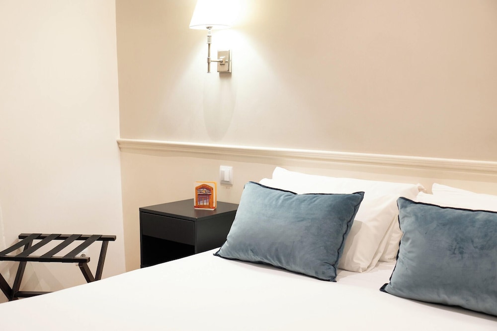 Mesón Castilla Atiram Hotel — Hotel rooms in Barcelona, Catalonia